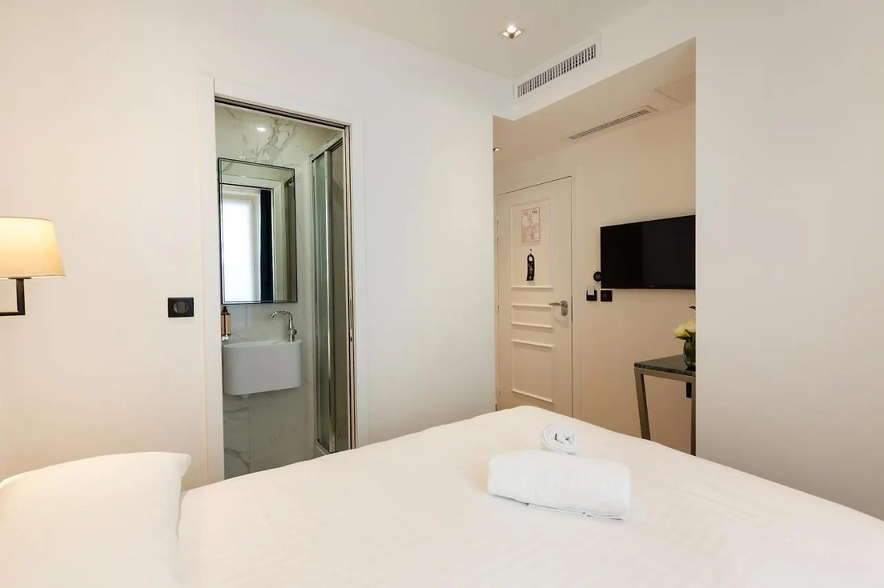 Hotel Au Coeur De Republique Paris