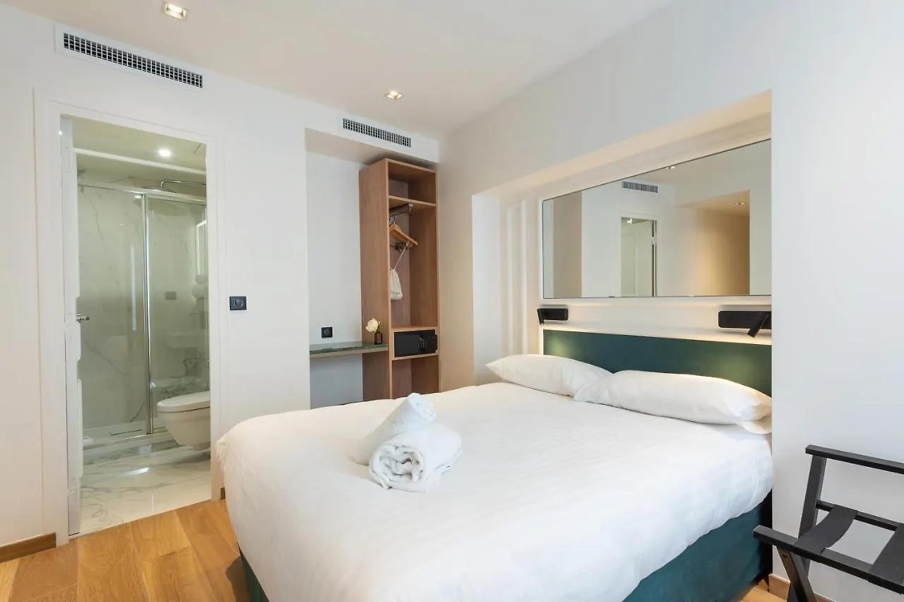 Au Coeur De Republique Hotel